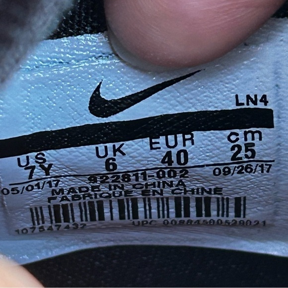 Nike LeBron 15 Ashes 2017 athletic sneakers - Picture 2 of 8